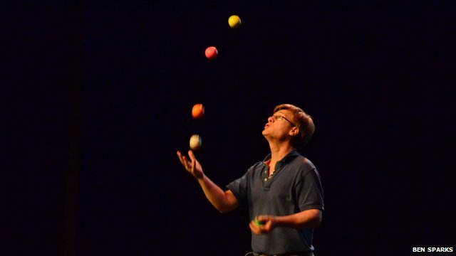 The Unexpected Maths of Juggling workshop with Colin Wright, DCU.