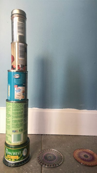 Towers improvised with cans