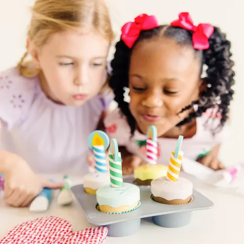 Kids + cupcakes